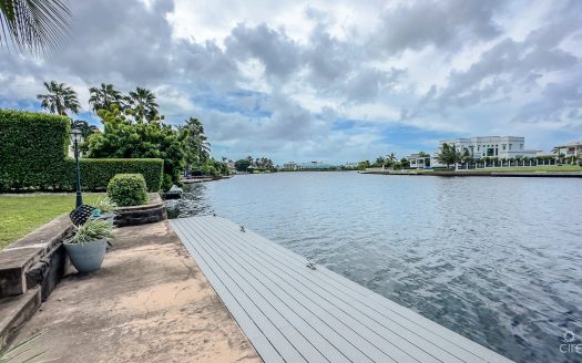 BIMINI DRIVE CANAL FRONT FAMILY HOME, GRAND HARBOUR