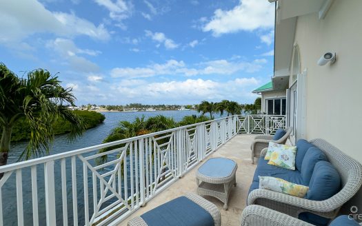 RALEIGH HARBOUR  PENTHOUSE WITH  DOCK